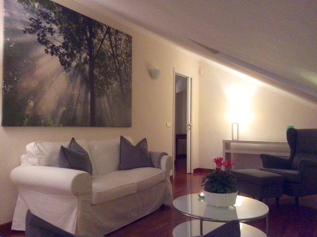 Apartment La Mansarda Alba  Phòng bức ảnh