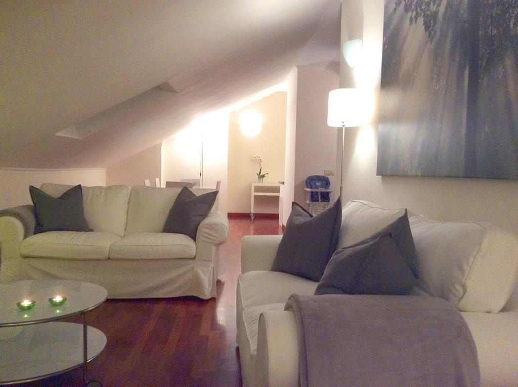 Apartment La Mansarda Alba  Phòng bức ảnh