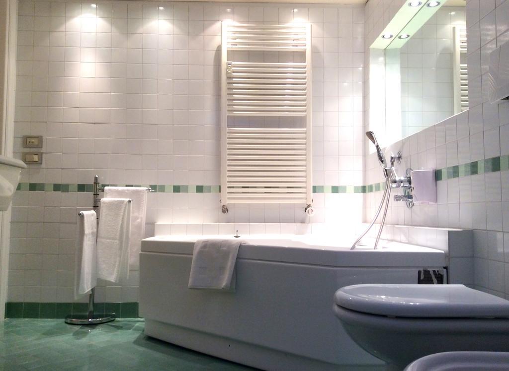 Apartment La Mansarda Alba  Phòng bức ảnh