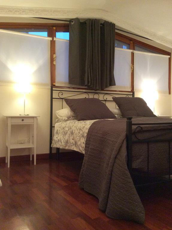 Apartment La Mansarda Alba  Phòng bức ảnh